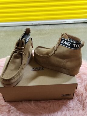 Tommy Hilfiger Tan Suede Chukka Boots with Branded Collar